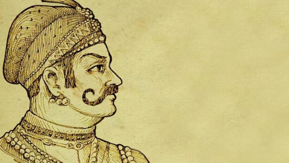 অন্য দিকে আবার পৃথ্বীরাজের বীরত্বের কথা শুনে সংযুক্তা তাঁর প্রেমে পড়েন এবং তাঁকে ছাড়া অন্য কাউকে বিয়ে করবেন না বলে স্থির করেন। ইতিমধ্যে সংযুক্তার জন্য এক স্বয়ম্বর সভার আয়োজন করেন জয়চাঁদ। কিন্তু তিনি পৃথ্বীরাজকে সেই সভায় আমন্ত্রণ জানাননি। পৃথ্বীরাজ বিপুল সেনাবাহিনী নিয়ে কনৌজ আক্রমণ করেন এবং সংযুক্তাকে হরণ করে দিল্লি নিয়ে আসেন।