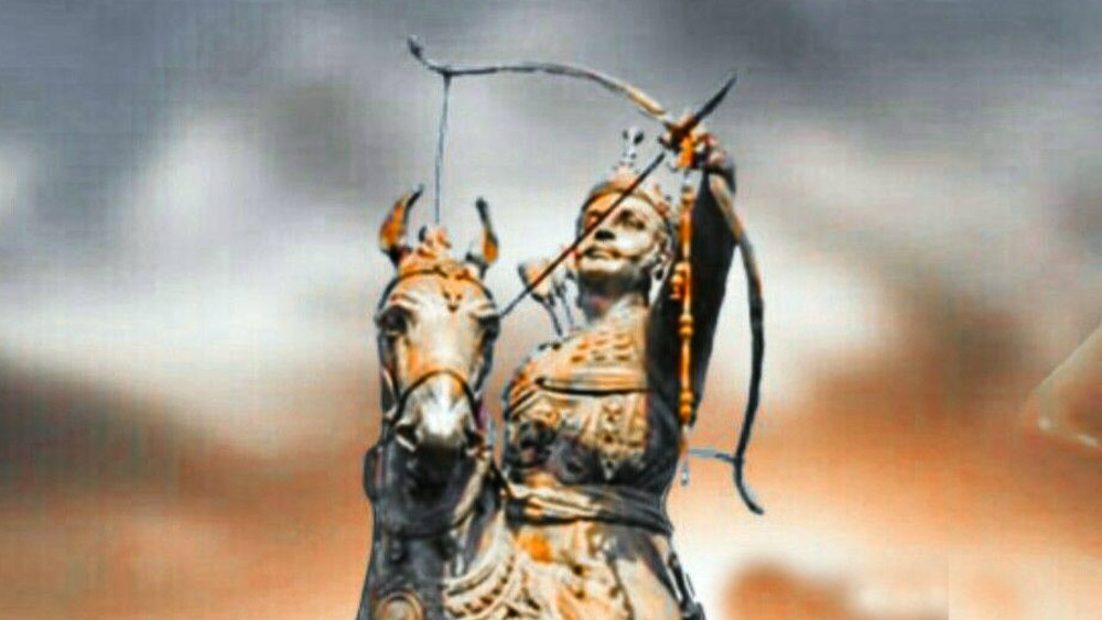 এই অবস্থায় এক তিরন্দাজি প্রতিযোগিতায় অন্ধ পৃথ্বীরাজ শব্দভেদী তির নিক্ষেপের খেলা দেখাতে রাজি হন। সেখানেই ঘুরির কণ্ঠস্বর শুনে শব্দভেদী বিদ্যা প্রয়োগ করে পৃথ্বীরাজ তাঁকে তির ছুড়ে হত্যা করেন। কবি বরদাই নাকি সেখানে স্বয়ং উপস্থিত ছিলেন এবং পৃথ্বীরাজের নির্দেশে তিনি পৃথ্বীরাজকে হত্যা করে আত্মঘাতী হন। ‘পৃথ্বীরাজ রাসো’ কাব্য সমাপ্ত করেন চাঁদ বরদাইয়ের পুত্র।