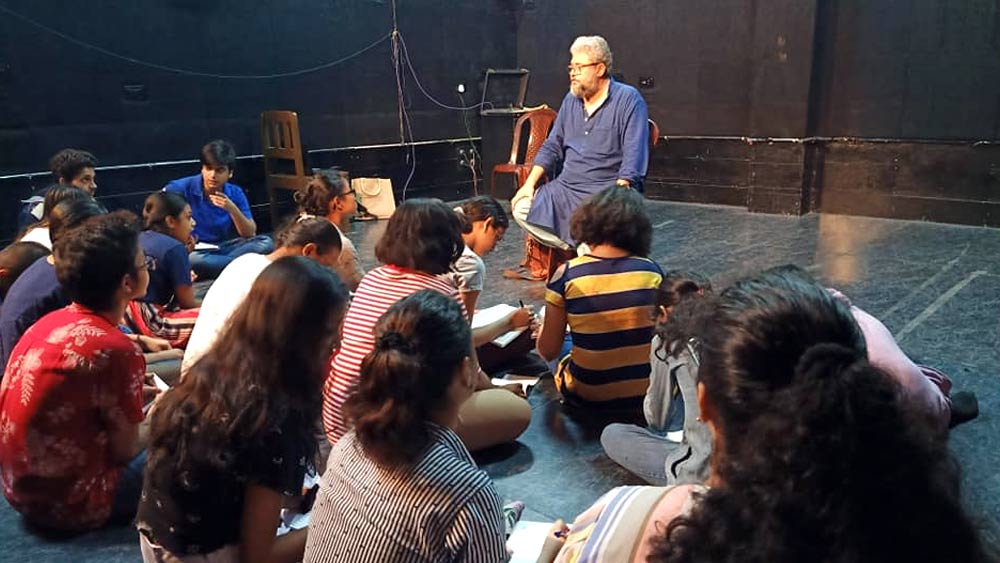‘ব্যারিকেড’ থেকে ‘ব্যারিকেড’