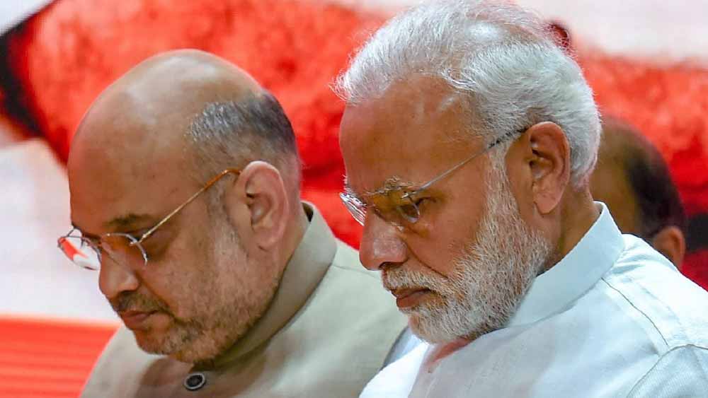 তাঁর একটি মন্তব্যে উত্তাল দেশ। আরব দেশগুলির সমালোচনায় চাপে মোদী সরকার তথা বিজেপি। নেতাদের টিভির পর্দায় মুখ দেখানো বন্ধের ফরমান জারি করেছে বিজেপি। কিন্তু কে এই নূপুর শর্মা, যিনি ‘বাজতেই’ এমন বিতর্ক?