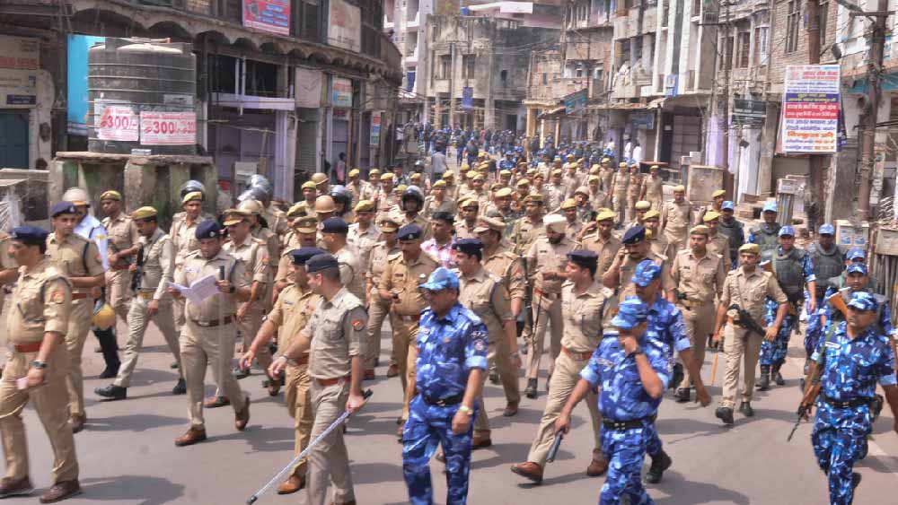 নূপুরের এক মন্তব্যের পরই কানপুরে শুরু হয়ে যায় উত্তেজনা। প্রতিবাদে রাস্তায় নামেন বহু মানুষ।