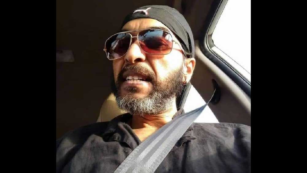 ইউটিউবার হিসেবে বাংলার বুকে তিনি যেমন জনপ্রিয়, তেমনই বিতর্কিতও বটে। কারণ? কটু এবং কদর্য ভাষায় সমাজ, সমাজের ধ্যানধারণা এবং সমাজের প্রতিষ্ঠিতদের বার বার আক্রমণ। সেই তালিকা থেকে বাদ যাননি রবীন্দ্রনাথ ঠাকুরও। 
