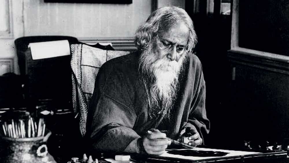 বাঙালি বেসুরো গলায় রবীন্দ্রসঙ্গীত শুনতে অনভ্যস্ত। তার মধ্যে রোদ্দূরের গান আবার অশ্লীল ভাষায় পরিপূর্ণ। তাই প্রথম থেকেই রবীন্দ্রপ্রেমীদের রোষের মুখে রোদ্দূর। গান গাওয়া ছাড়াও আদু়ড় গায়ে নদীর জলে নাচতেও দেখা গিয়েছে তাঁকে। এক জন বাঙালি গান গাইতে গাইতে এই ভাবে নাচছেন, এ-ও দেখতে অভ্যস্ত নয় বাঙালি-চোখ।