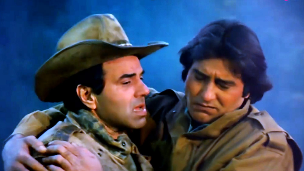 এক সময় দু’জনের গলায় গলায় বন্ধুত্ব ছিল। এমনকি, ধর্মেন্দ্রর সন্ধ্যার আসরে নিয়মিত উপস্থিত থাকতেন বিনোদ। ধর্মেন্দ্রের সুরাপানের সঙ্গী ছিলেন তিনি।