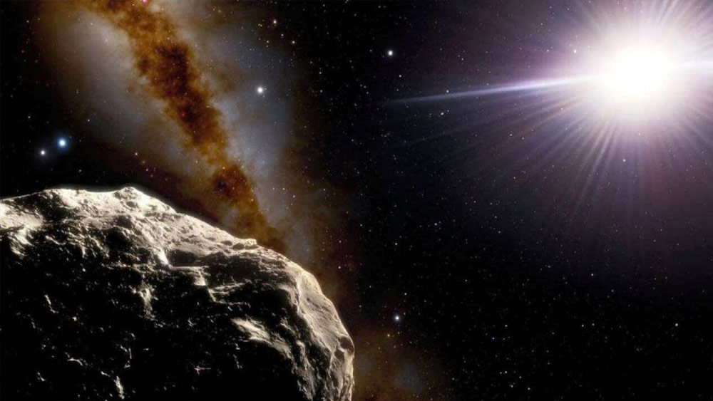 পৃথিবীর দিকে ধেয়ে আসছে ‘মৃত’ এক কৃত্রিম উপগ্রহ। যে কাজে তাকে পাঠানো হয়েছিল, তা শেষ হয়েছে অনেক আগেই। এ বার ফেরার পালা।