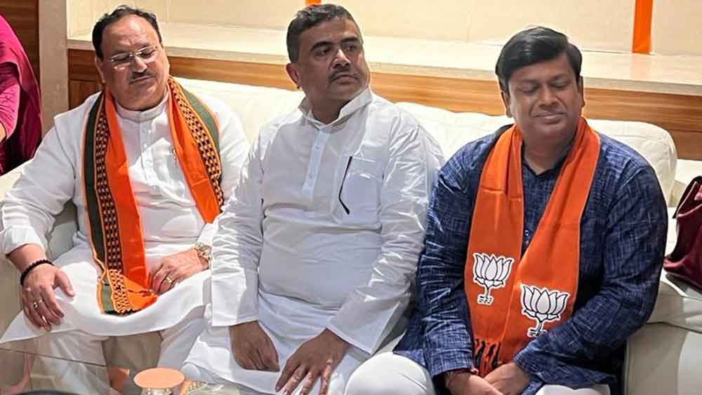 শুভেন্দু অধিকারী ও সুকান্ত মজুমদারের সঙ্গে জেপি নড্ডা।