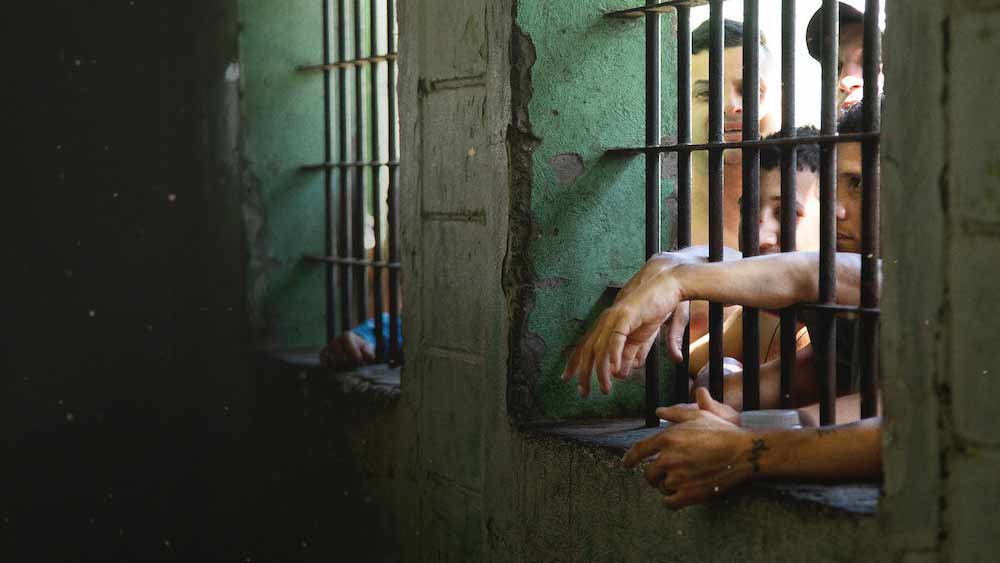 তাদমোর কারাগারের বন্দিদের জীবন দুর্বিষহ করে তোলার পিছনে যে মানুষের হাত ছিল বলে মনে করা হয়, তিনি সিরিয়ার প্রাক্তন প্রেসিডেন্ট হাফিজ আল-আসাদ।