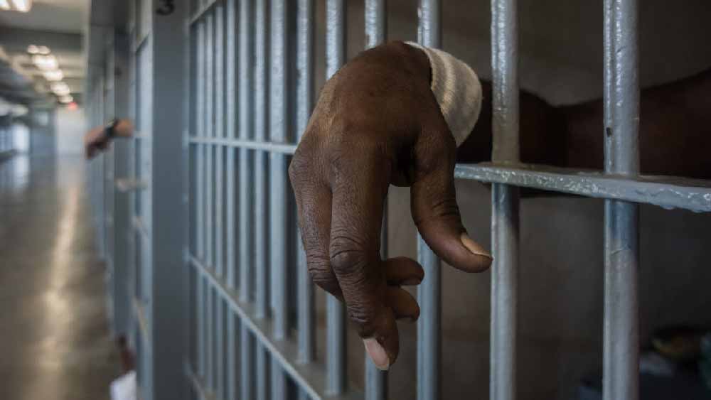 তাদমোর কারাগারে বন্দিদের মাথা তোলার, উপরে তাকানোর বা একে অপরের দিকে তাকানোর অনুমতি পর্যন্ত দেওয়া হত না।