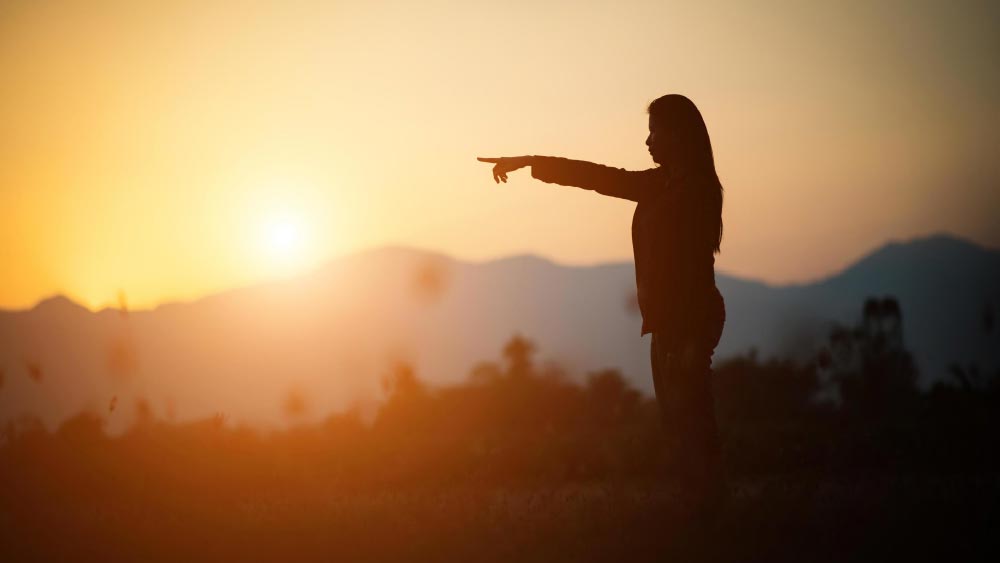 কাজল এখনও অধরা। শেষ পাওয়া খবর অনুযায়ী তাঁর প্রতারণবৃত্তি পুরোদমে চলছে এখনও। তবে পুলিশ তাঁর ১২টি পরিচয়পত্রের জাল সরিয়ে অজয়ের সাহায্যে আসল পরিচয় কিছুটা জেনে ফেলেছে।