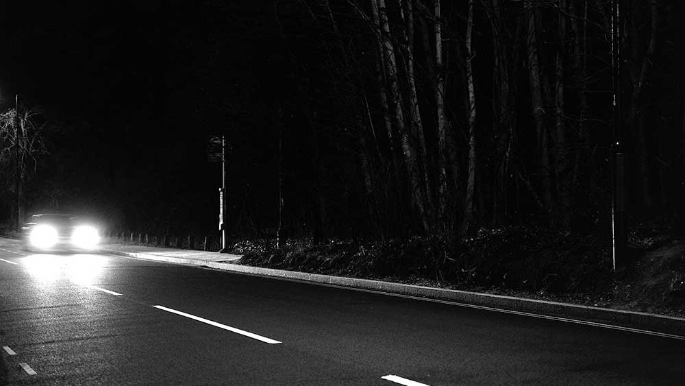 ইস্ট কোস্ট রোড— চেন্নাই থেকে পুদুচেরি যাওযার সময় এই রাস্তা পড়ে। দুই লেনের এই রাস্তা নাকি এত মসৃণ যে, গাড়িচালকরা গতি বাড়ানোর লোভ সামলাতে পারেন না। এর সঙ্গে বাড়তি পাওনা সবুজের সমারোহ। কিন্তু লোভনীয় এই দৃশ্যের আড়ালে রয়েছে অন্য কাহিনি।