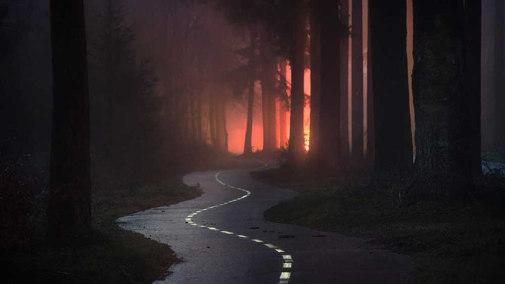 স্থানীয় মানুষ এবং পর্যটকরা দাবি করেন, রাতে এই রাস্তা দিয়ে গেলেই নাকি বিকট চিৎকার শোনা যায়। নানা রকম ‘ভুতুড়ে’ কাণ্ড ঘটতে থাকে। বিশ্বাস, চন্দনদস্যু বীরাপ্পনের আত্মা নাকি এখানে ঘুরে বেড়ায়।