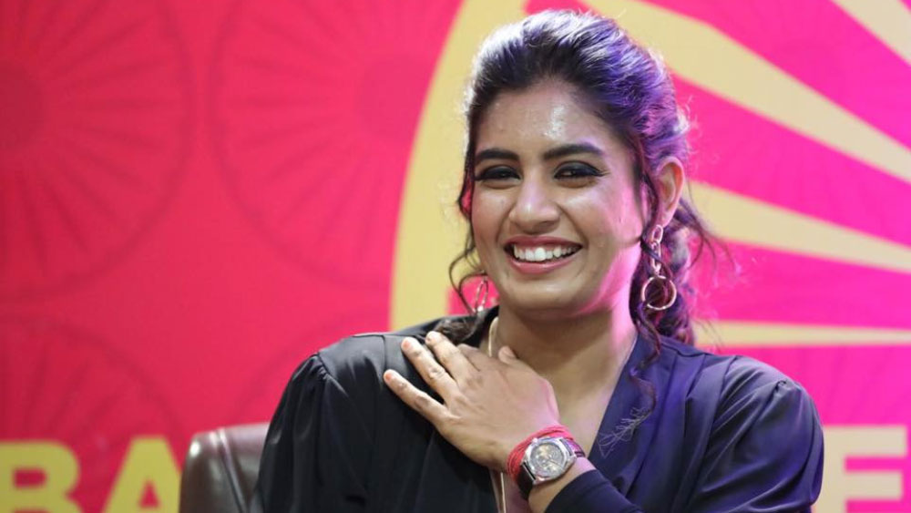 চেয়েছিলেন নৃত্যশিল্পী হতে। ভরতনাট্যমে পারদর্শী ছিলেন। কিন্তু আলস্য কাল হল তাঁর। মেয়েকে জব্দ করার জন্য ফন্দি আঁটেন বাবা। ভর্তি করে দেন ক্রিকেটে। আলস্য কেটে যায় নিমেষে। ভারত পায় মিতালি রাজকে।