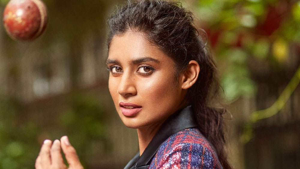 ভারতীয় দলকে দীর্ঘ দিন নেতৃত্ব দিয়েছেন মিতালি। ভারতের মহিলা দলের কনিষ্ঠতম অধিনায়ক তিনি। মাত্র ২১ বছর বয়সে নেতৃত্বের দায়িত্ব তুলে দেওয়া হয় তাঁর কাঁধে। ৯০টি একদিনের ম্যাচে অধিনায়ক ছিলেন তিনি। এর মধ্যে টানা ৫৭টি ম্যাচে নেতৃত্ব দিয়েছেন তিনি। 