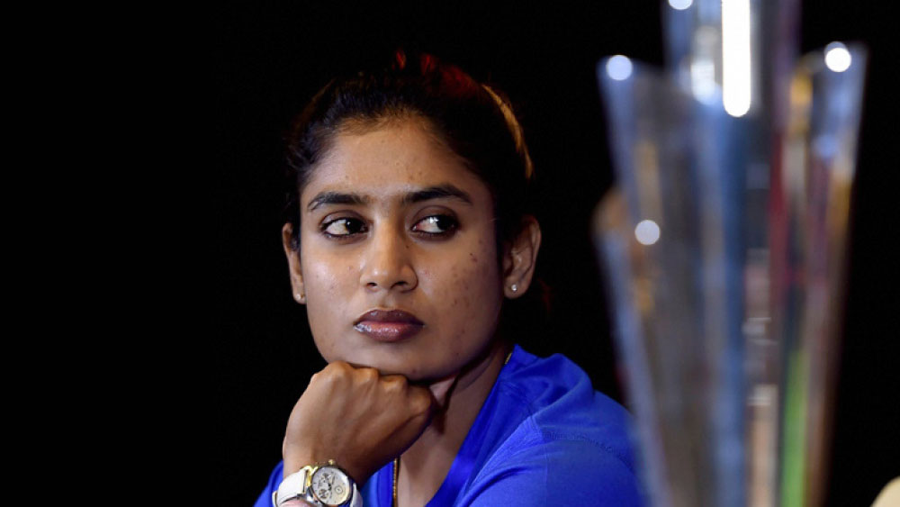 তাঁর ২৩ বছরের ক্রিকেট কেরিয়ারে অনেক ঝড়-ঝাপটা সামলেছেন। বয়স থাবা বসিয়েছিল ছন্দে। ২০১৮ সালের টি২০ বিশ্বকাপে বাদ পড়তে হয় প্রথম একাদশ থেকেও।