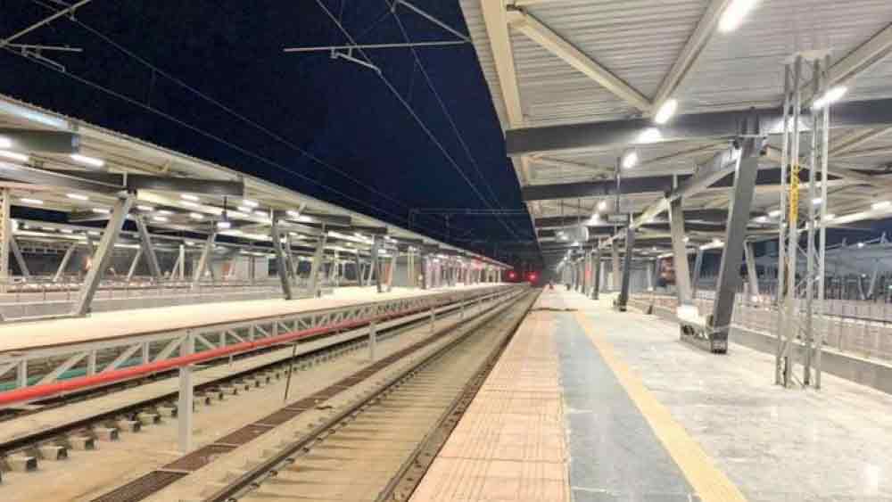 ক্রান্তিবীর সঙ্গোলি রায়ান্না (কেএসআর) এবং যশবন্তপুর রেল স্টেশনে যাত্রীদের ভিড় সামলাতেই এসএমভি টার্মিনালটি নির্মাণ করা হয়েছে। ৪২০০ বর্গমিটার ক্ষেত্রের টার্মিনালে মোট সাতটি প্ল্যাটফর্ম রয়েছে।