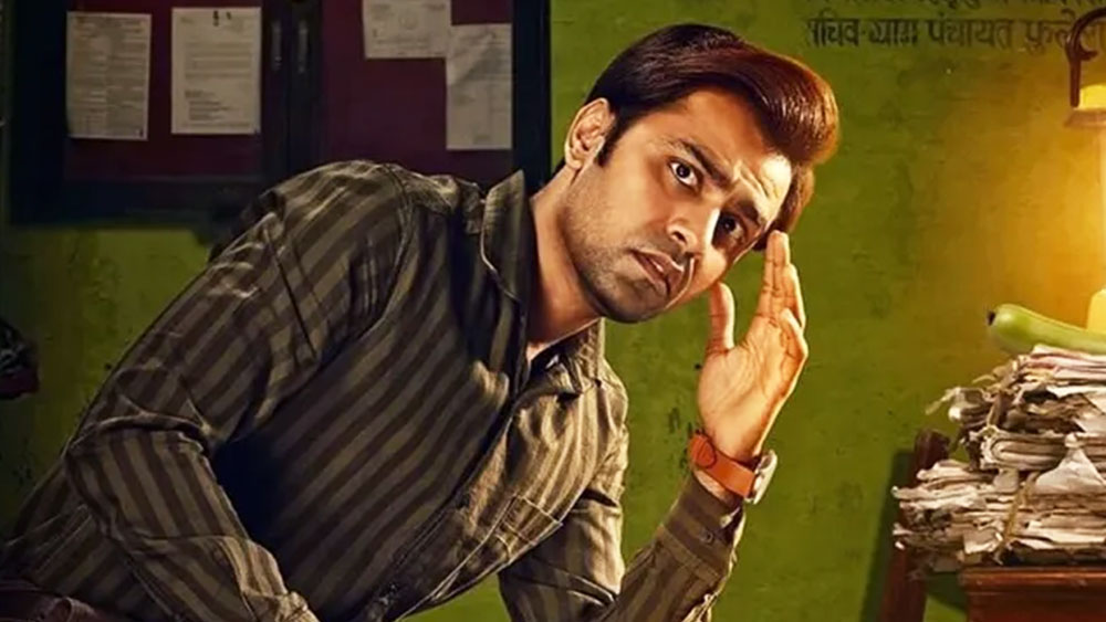 ‘দ্য ভাইরাল ফিভার’ প্রোডাকশন হাউসের ‘কোটা ফ্যাক্টরি’, ‘পিচার্স’, ‘ব্যাচেলর্স’ প্রভৃতি ওয়েব সিরিজের মাধ্যমে অভিনয় জগতে পা রাখেন জিতেন্দ্র কুমার। ‘পঞ্চায়েত’ সিরিজটিও গল্পের সরলতার কারণে দর্শকদের মনে আলাদা করে জায়গা করে নিয়েছে।