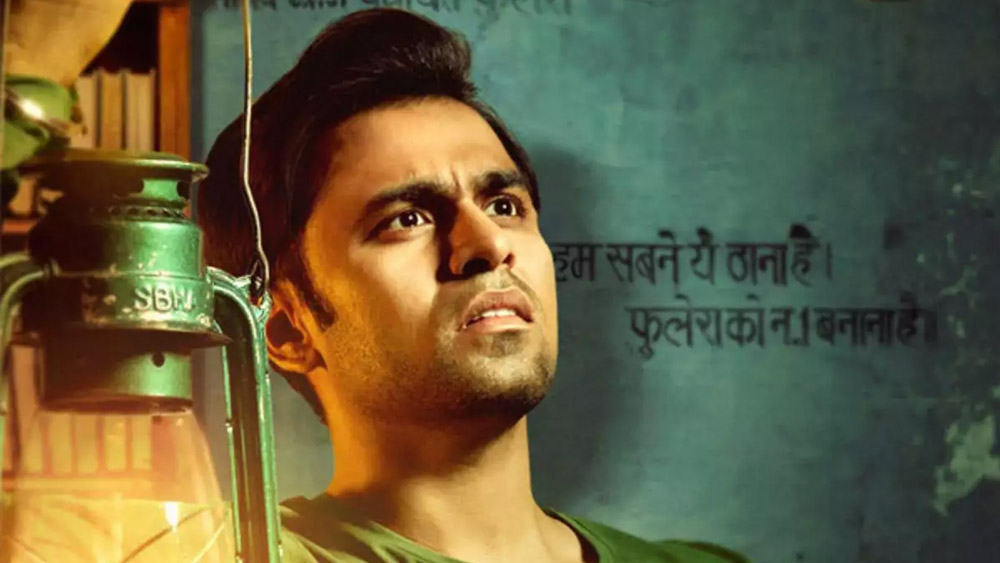 সিরিজে ফুলেরা গ্রামের পঞ্চায়েত সচিবের ভূমিকায় অভিনয় করেছেন জিতেন্দ্র। প্রথম সিজনের বিপুল সাফল্যের পর সম্প্রতি ওটিটি প্ল্যাটফর্মে মুক্তি পেয়েছে ‘পঞ্চায়েত’-এর দ্বিতীয় সিজন। সূত্রের খবর অনুযায়ী, জিতেন্দ্র তাঁর পারিশ্রমিক আগের সিজনের তুলনায় বাড়িয়েছেন। দ্বিতীয় সিজনের পর্ব প্রতি চার লক্ষ টাকা উপার্জন করেছেন তিনি।