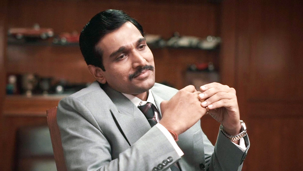 ‘স্ক্যাম ১৯৯২’ ওয়েব সিরিজে হর্ষদ শান্তিলাল মেহতার চরিত্রে অভিনয় করে জনপ্রিয়তার শিখরে পৌঁছন প্রতীক গাঁধী। পর্ব প্রতি পাঁচ লক্ষ টাকা পারিশ্রমিক পান তিনি।