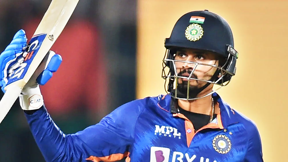 ব্যাটিং অর্ডারের চার নম্বরে সম্ভবত খেলবেন শ্রেয়স আয়ার। আইপিএলের আগের আন্তর্জাতিক সিরিজগুলোয় দারুণ ছন্দে ছিলেন কেকেআর অধিনায়ক।