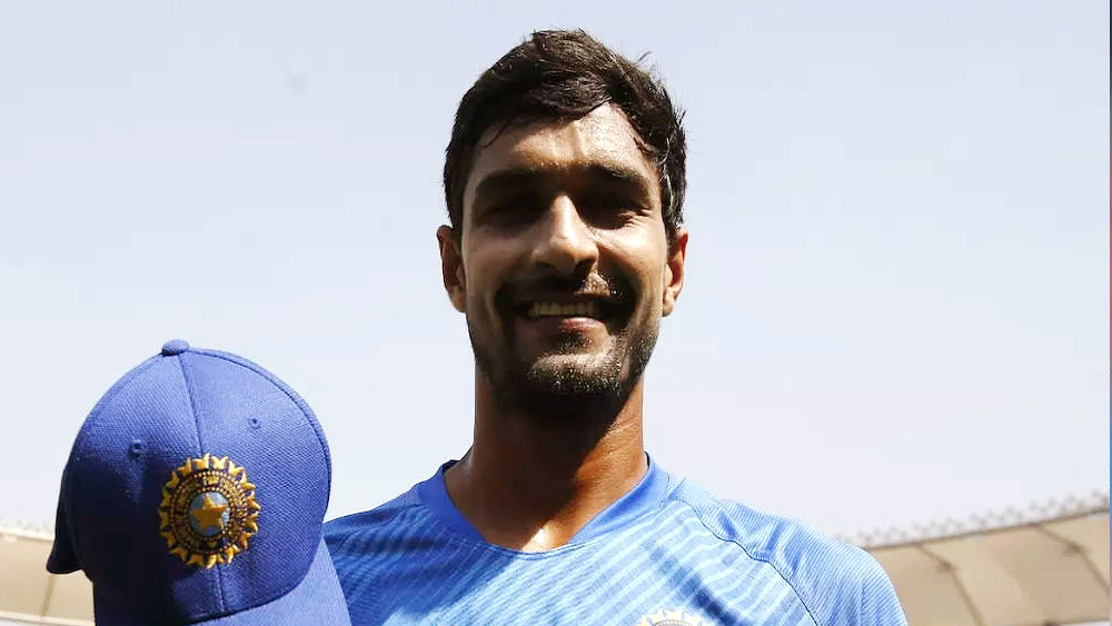 ব্যাটিং অর্ডারের সাত নম্বরে দেখা যেতে পারে দীপক হুডাকে। আগ্রাসী এই ব্যাটার অফ স্পিনার হিসেবেও বেশ কার্যকর। তিনি প্রথম একাদশে থাকলে ভারতীয় দলের ভারসাম্য বাড়বে।