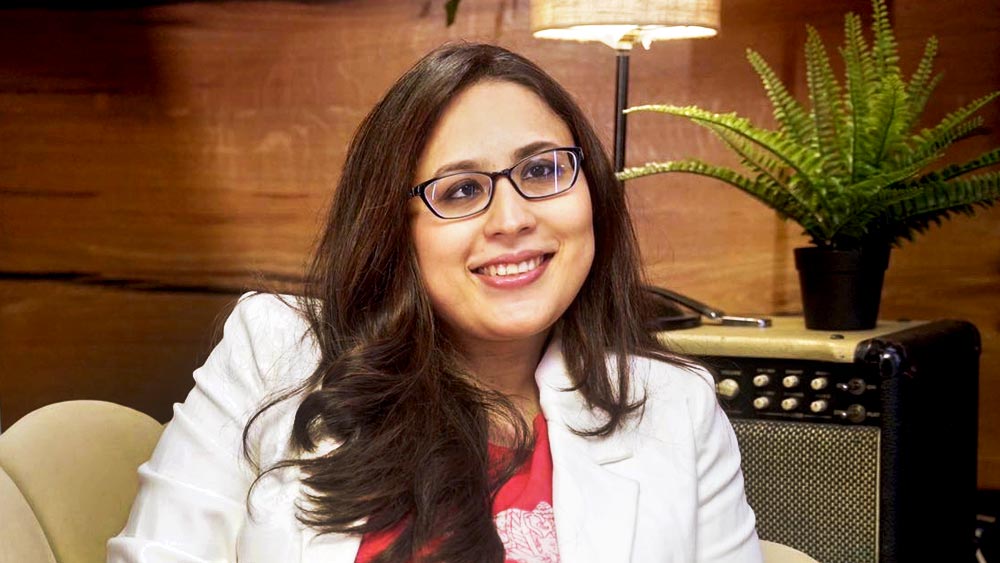 ‘বডি শেমিং’-এর শিকার হয়ে হীনমন্যতায় ভোগেন প্রচুর মানুষ। কেউ কেউ অপমানিত হয়ে আত্মহত্যা করে বসেন। রাধিকাও ভেবেছিলেন এই জীবন শেষ করে দেবেন। কিন্তু কয়েক মুহূর্ত পরেই সিদ্ধান্ত বদলান। তিনিই আজ দেশের অন্যতম কনিষ্ঠ সিইও!  