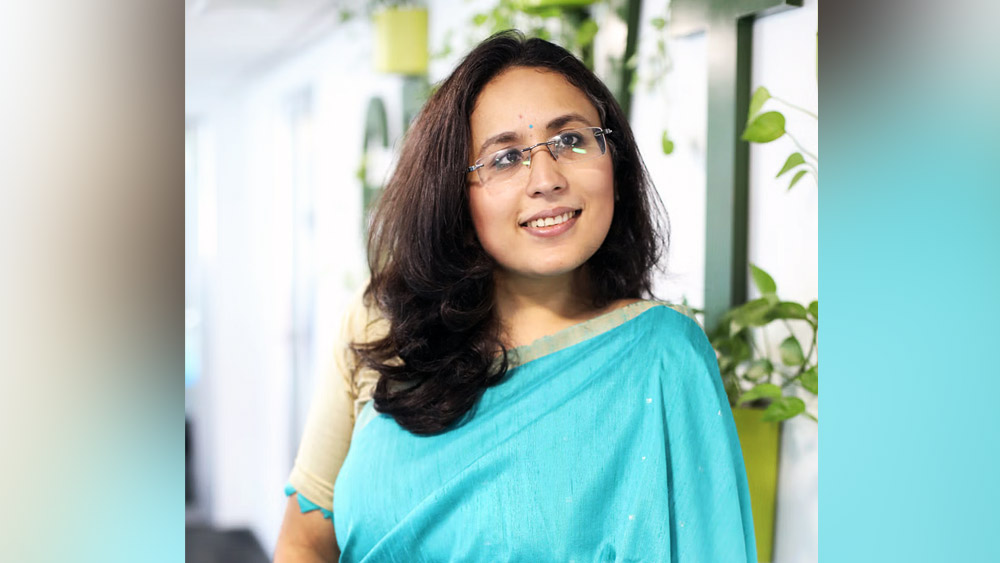 রাধিকার বাবা পেশায় কূটনীতিক। মা ছিলেন শিক্ষিকা। বাবার চাকরির জন্য ছোট থেকেই দেশ-বিদেশে থাকতে হত রাধিকাকে। পাকিস্তান থেকে নিউ ইয়র্ক, নাইজেরিয়া— বিভিন্ন দেশে থেকেছেন। ছিলেন দিল্লিতেও।