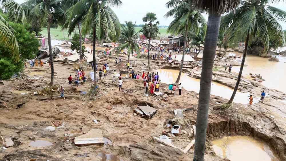 বন্যায় ভেসে যাওয়ার পর এমনই অবস্থা হয় গ্রামের। 