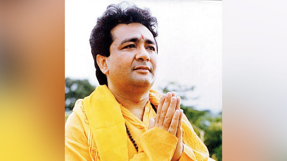 এই খুনের দায় বর্তেছিল দাউদ ইব্রাহিম নিয়ন্ত্রিত ডি-কোম্পানির উপর। ডি-কোম্পানির তরফ থেকে নাকি মোটা টাকা চেয়ে হুমকি দেওয়া হচ্ছিল গুলশনকে। কিন্তু গুলশন এই টাকা দিতে রাজি ছিলেন না। ভারী নিরপত্তার ঘোরাটোপে থাকায় তাঁকে ছুঁতে পারেনি আততায়ীরা। মৃত্যুর দিনে তাঁর নিরাপত্তারক্ষীর শরীর খারাপ হয়। সেই সুযোগেই খুন করা হয় গুলশনকে। প্রত্যক্ষদর্শীদের দাবি, গুলি চালানোর আগে আততায়ীরা তাঁকে বলে, ‘‘অনেক পুজো করে নিয়েছ। এই বার উপরে গিয়ে পুজো কোরো।’’