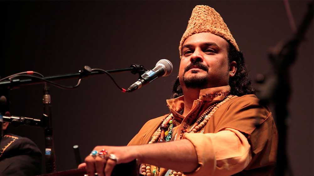 পাকিস্তানের করাচিতে গুলি করে হত্যা করা হয় কাওয়ালি গায়ক আমজাদ সাবরিকেও। একটি টেলিভিশন চ্যানেলের অনুষ্ঠানে যাওয়ার পথেই খুন করা হয় ৪৫ বছর বয়সি সাবরিকে। পরে, তাঁর মৃত্যুর দায় স্বীকার করে টিটিপি-র হাকিমুল্লাহ মেহসুদ গোষ্ঠী। এই গোষ্ঠী ‘পাকিস্তানি তালিবান’ নামেও পরিচিত। ধর্মবিরোধী কথাবার্তা বলার কারণেই তাঁকে খুন করা হয় বলেও মেহসুদ গোষ্ঠী জানিয়েছিল।