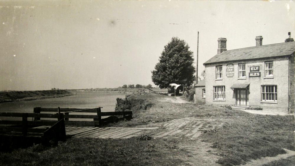 হোটেলের এক প্রাক্তন ম্যানেজার জানিয়েছেন, তিনি একাধিক রাতে বেশ কয়েকটি ভুতুড়ে অভিজ্ঞতার সম্মুখীন হয়েছেন।