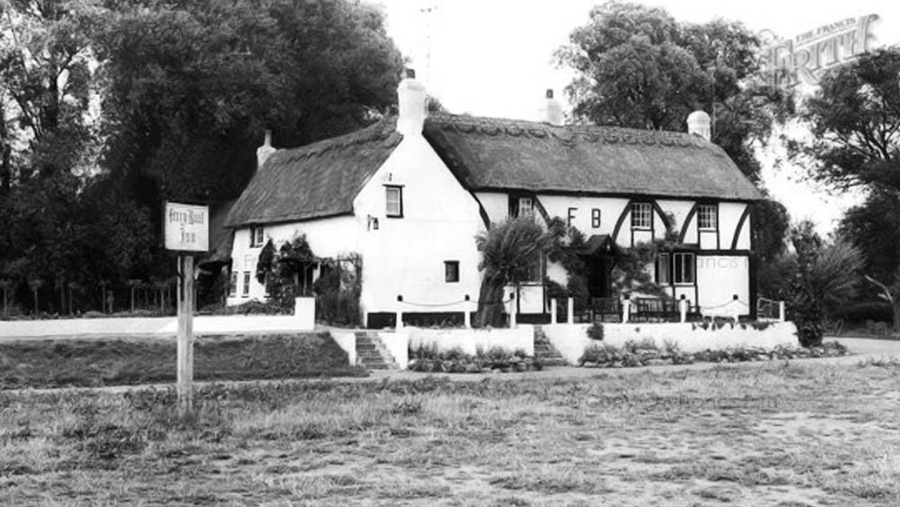 গল্প যাই হোক না কেন, জুলিয়েটকে কবর দেওয়া হয় হোটেলের পাশে জমিতে। যদিও তখন সেটি ফাঁকা জায়গা ছিল। পরবর্তী কালে ওই কবরের উপরই তৈরি হয় ওই হোটেলটি।