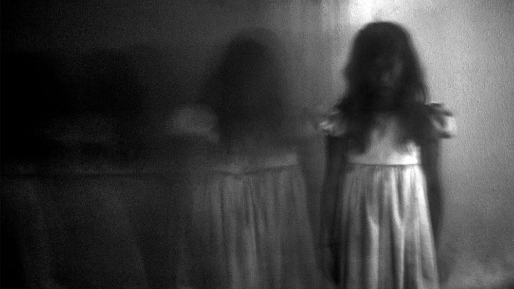 স্থানীয় বাসিন্দাদের অনেকেই দাবি করেন, তাঁরা জুলিয়েটকে কবরের দিকে যেতে দেখেছেন। 