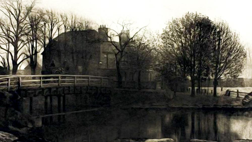 হোটেলটির ডিউটি ম্যানেজার জেমি টমসের বলেন, হোটেলটিতে এমন সব কাণ্ডকারখানা হয় তা সাধারণ ভাবে ব্যাখ্যা করা যায় না।