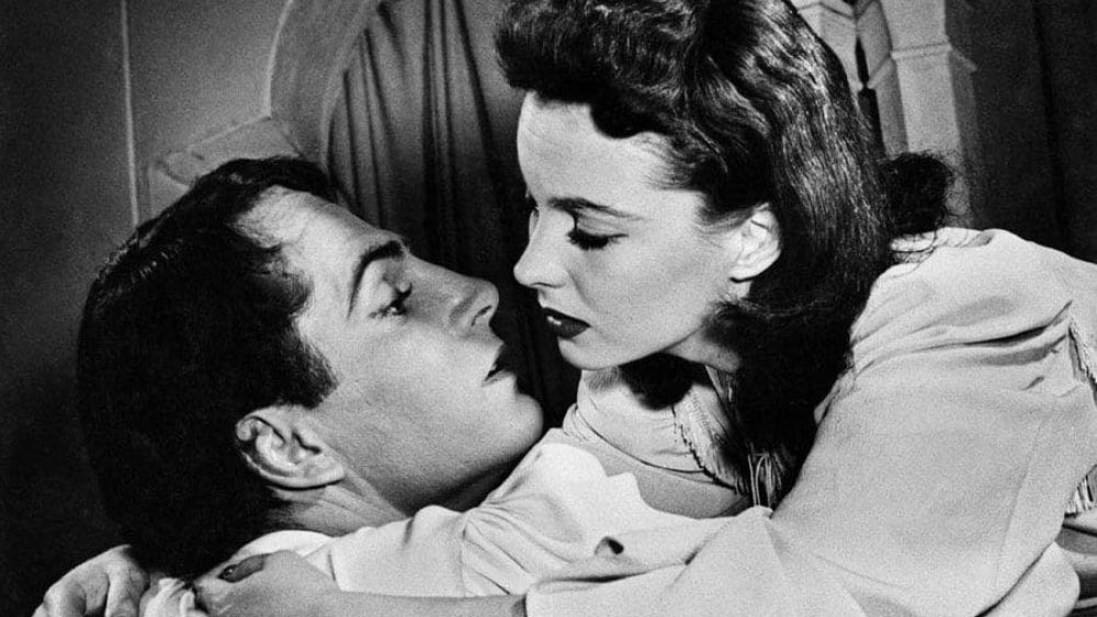 অ্যান্টনি ছিলেন সমকামী। বারবারা কোনও দিনই তা মেনে নিতে পারেননি। ছেলের পছন্দ বদলাতে প্রথমে মহিলা যৌনকর্মীর সাহায্য নেন তিনি। তাতেও কাজ না হওয়ায় স্পেন থেকে ‘বান্ধবী’ জোটান ছেলের জন্য। কিন্তু অ্যান্টনির বদলে তাঁর বান্ধবীর প্রেমে পড়ে যান তাঁর বাবা ব্রুক।