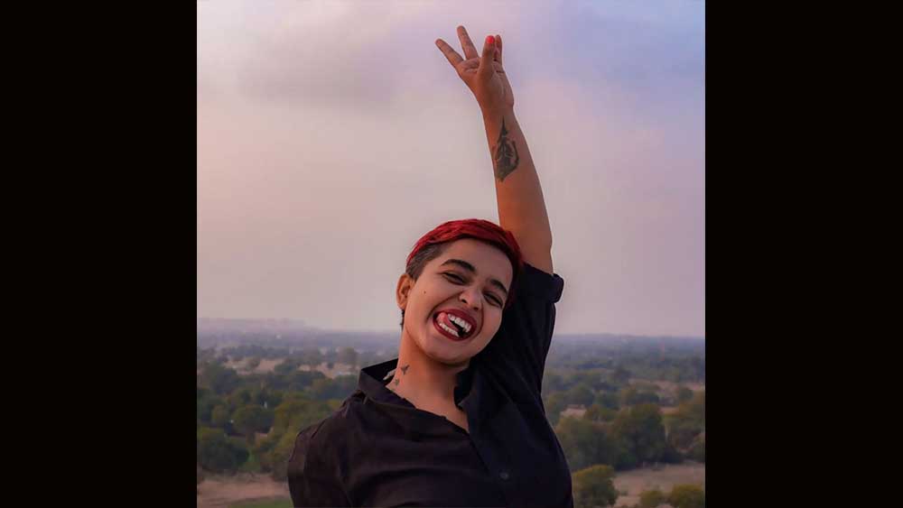 পড়াশোনার পাট চুকিয়ে ইচ্ছে হয় চাকরি করবেন। সেই মতো এক বেসরকারি সংস্থাতে প্রবেশ। তবে মডেলিংয়ের কাজ বন্ধ করেননি তিনি। তাঁর আসল নাম সৌম্যসরিতা দুবে।