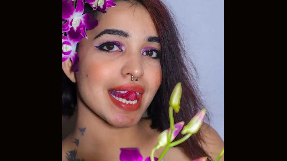 চাকরি আর মডেলিংয়ের পাশাপাশি আরও একটি কাজ নিশ্চুপ ভাবে করে চলেছিলেন তিনি। দেশে কোনও  মহিলা এর আগে নিজেকে বিয়ে করেছেন কি না, তা নিয়ে নেটমাধ্যমে খোঁজ চালাচ্ছিলেন ক্ষমা। কিন্তু অনেক খুঁজেও এ রকম  কাউকে তিনি খুঁজে পাননি।