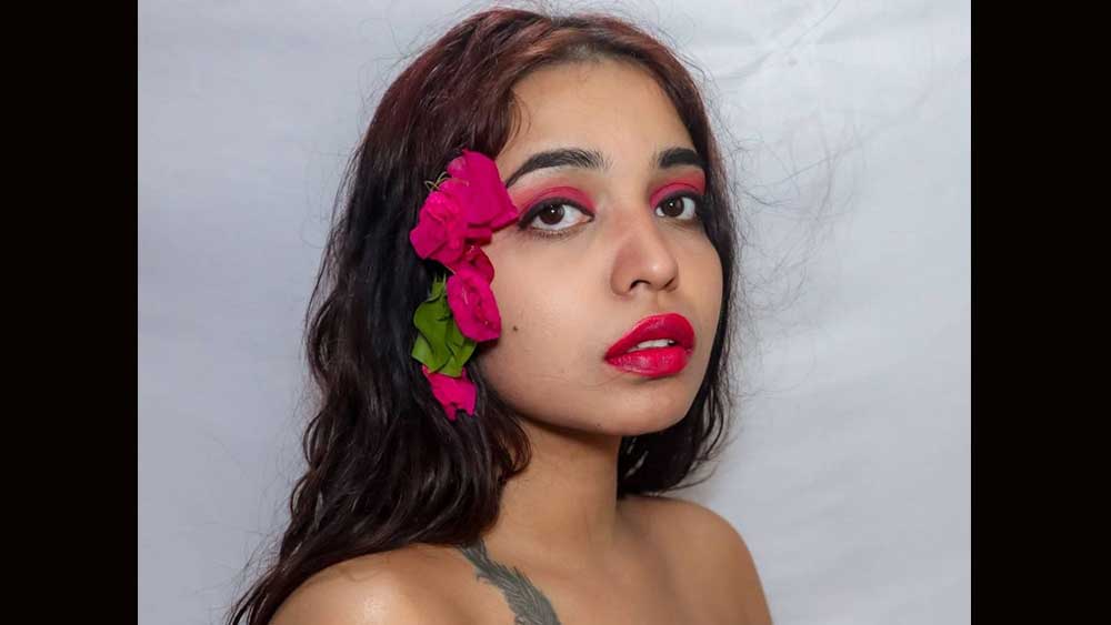 বিয়ের তারিখ ঠিক হয় ১১ জুন। ঠিক করেন গুজরাতের গোত্রীর এক মন্দিরে বিয়ে করবেন নিজেকে। বিয়ে হবে বৈদিক আচার-অনুষ্ঠান মেনে। তবে তত দিনে তাঁর নিজেকে বিয়ে করতে চলার খবর রাষ্ট্র হয়েছে। কিছু বাহবা, কিছু ব্যক্তির বাঁকা নজর, রোষ— সব কিছুই পেতে শুরু করেন তিনি। এমনকি হিন্দুত্ববাদীদের কাছ থেকে হুমকিও আসে ক্ষমার কাছে।