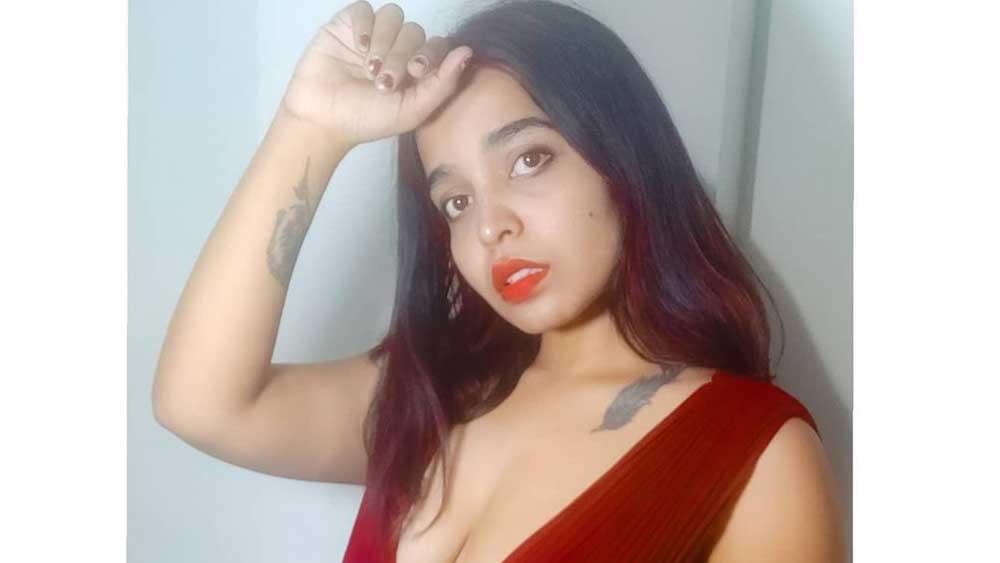 এর পর হঠাৎই বিয়ের দিন দু’দিন এগিয়ে ৮ জুনই বিয়ে করার সিদ্ধান্ত নেন ক্ষমা। কারণ? অতি কষ্টে জোগাড় করা পুরোহিতও জানিয়ে দেন যে, তিনি বিয়ে দিতে আসবেন না। সম্ভবত এর কারণ,  হিন্দুত্ববাদীদের রোষের মুখে পড়ার ভয়।