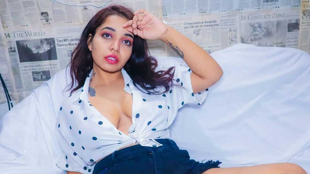 সমস্ত আচারবিধি মেনে নিজেকে বিয়ে করলেও তাঁর বিয়ে কোনও আইনি বৈধতা পাবে না। তাই আইনি জটিলতাও নেই। ভারতে এ রকম বিয়ে প্রথম হলেও বিদেশে কিন্তু এই বিয়ের চল গত কয়েক বছর ধরে দিব্যি হচ্ছে। ব্রাজিলের সুপারমডেল আদ্রিয়ানা লিমা ২০১৭ সালে নিজেকে বিয়ে করেন।