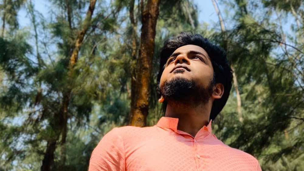 আনন্দবাজার অনলাইনের তরফ থেকে মীনাক্ষির সঙ্গে যোগাযোগ করা হলে তিনি বলেন, ‘‘এ বিষয়ে আমি কোনও কথা বলব না।’’ ফোনে যোগাযোগ করার চেষ্টা করা হয়েছিল দুর্নিবারের সঙ্গেও। তাঁর ফোন বেজে যায়।