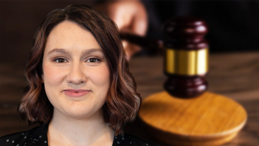 যদিও নয়া আইন নিয়ে বিতর্কও কম হচ্ছে না। সমালোচকদের একাংশ বলছেন, সংশোধিত আইনের সুবিধা নিয়ে প্রাক্তনকে ফাঁসাতে পারেন অনেকে। ওই মুহূর্তে সম্মতি ছিল কি ছিল না, সব সময় তা প্রমাণ করাও তো অসম্ভব! তবে স্যাক্সন মুলিনসের লড়াইকেও মান্যতা দিচ্ছেন অগণিত মানুষ। যাঁর একার লড়াইয়ে অস্ট্রেলিয়ার ধর্ষণ আইনের বদল তো এল!