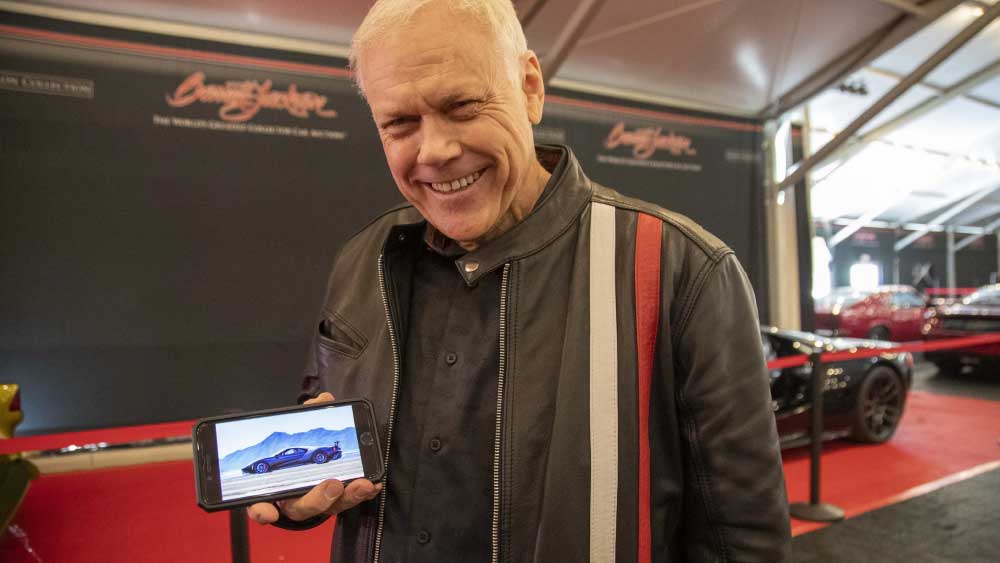 অত্যাধুনিক গ্যারাজে ক্রেগের সব নামীদামি গাড়ির সম্ভার তাক লাগিয়ে দেবে। 