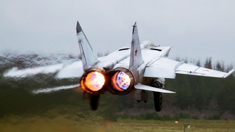 যদি কখনও এমন পরিস্থিতি আসে যে এমআইজি-২৫ বিমান-সহ মাটিতে নামতে পাইলটদের বাধ্য করা হয়, সে ক্ষেত্রে ককপিট ছেড়ে বেরোনোর আগে বোতামটি টিপে দিতে হবে। ফলে কোনও দেশই এই বিমানের নাগাল পাবে না।