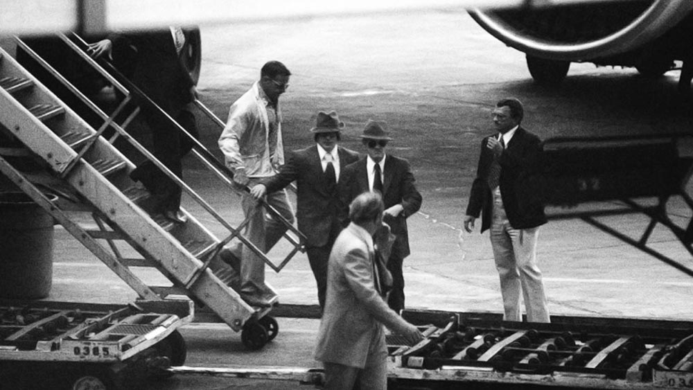 তিনি আমেরিকার নাগরিকত্ব পেয়েছিলেন ১৯৮০ সালে। সেখানেই বিয়ে করে আবার নতুন করে সংসার পাতেন ভিক্টর। তিনি এয়ারোস্পেস ইঞ্জিনিয়ার পদে কর্মরত ছিলেন।