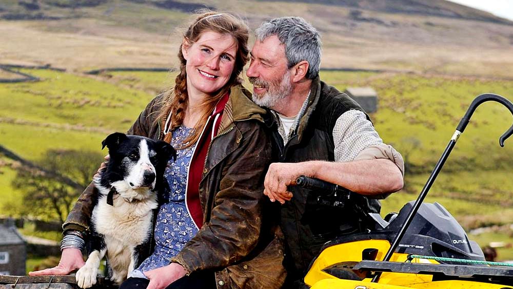 বিশাল বড় খামার রয়েছে তাঁদের। স্বামী-স্ত্রী মিলে খুব যত্ন করে এই খামারটি তৈরি করেছেন। পরিবারের সকলেই খামারের সঙ্গে জড়িত।