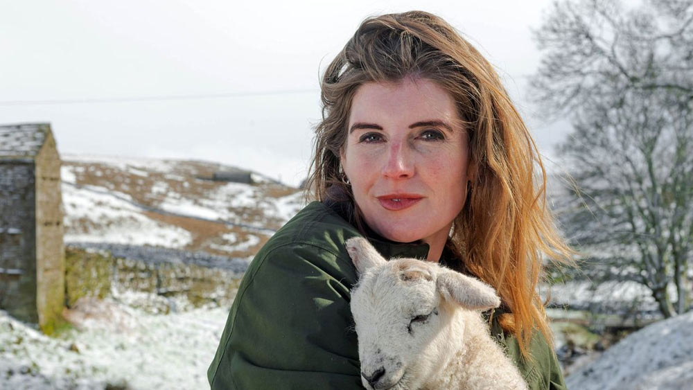 ইনস্টাগ্রামে অ্যামান্ডা ‘ইয়র্কশয়্যারশেপার্ডেস্’ নামে রয়েছেন। নিজের ছেলেমেয়েদের ছবি, খামারের ছবি অনুরাগীদের সঙ্গে ভাগ করেন মাঝেমধ্যেই। ছবিগুলি দেখে যেন তাঁদের জীবন এক রূপকথার কাহিনির মতো মনে হয়।