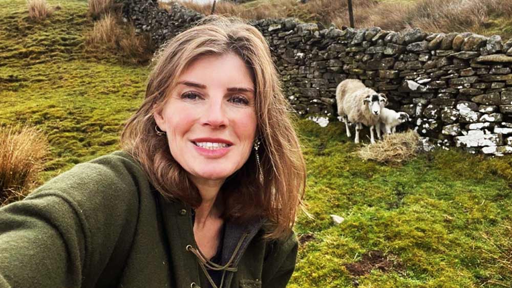 তাঁদের জীবনধারাকে দর্শকের সামনে তুলে ধরার জন্যে বহু টেলিভিশন চ্যানেল থেকে ‘ডকুমেন্টারি’ বানানো হয়। অ্যামান্ডা প্রথম থেকেই, সব কিছু নিয়ে বেশ উৎসাহী। বরং, ক্লাইভের আগ্রহই ছিল কম।