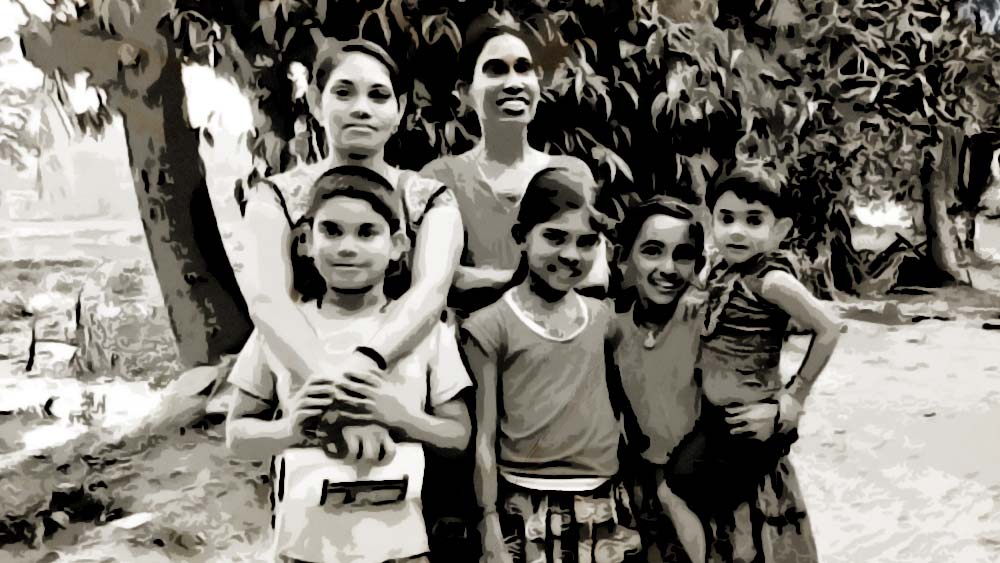 জবলপুরের এক গ্রামে ছয় ভাই তাঁদের পরিবার-সহ থাকতেন। প্রায় ৪০ একর জমি ছিল তাঁদের। উত্তম এবং তাঁর পাঁচ ভাই চাষবাস করেই দিনযাপন করতেন। উত্তমের পরিবারে এক ১০ বছরের খুদে সদস্যও ছিল।