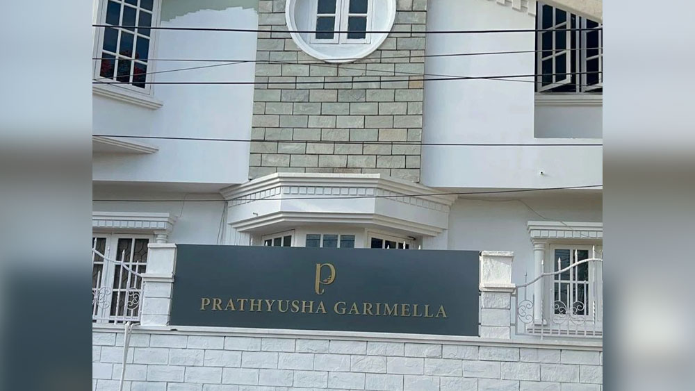 হায়দরাবাদের নামকরা বুটিক। রয়েছে নিজের ওয়েবসাইটও। বলিউড এবং দক্ষিণী সিনেমা জগতের বহু তারকার পরনেই তাঁর ডিজাইন করা পোশাক।