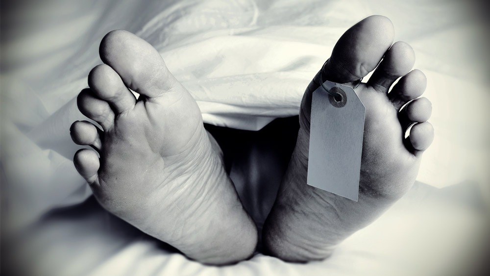 ছোটবেলা থেকেই ফ্যাশন ডিজাইনিং নিয়ে তাঁর আগ্রহ ছিল। কিন্তু কখনওই এই বিষয় নিয়ে পুঁথিগত পড়াশোনা করেননি। ব্রিটেনের এক বিশ্ববিদ্যালয় থেকে স্নাতকোত্তর সম্পূর্ণ করেছেন। ফিরে এসে পারিবারিক ব্যবসায় যোগ দিলেও শেষে বানজারা হিলস্ এলাকায় নিজের স্টুডিয়ো খুলেছিলেন তিনি।